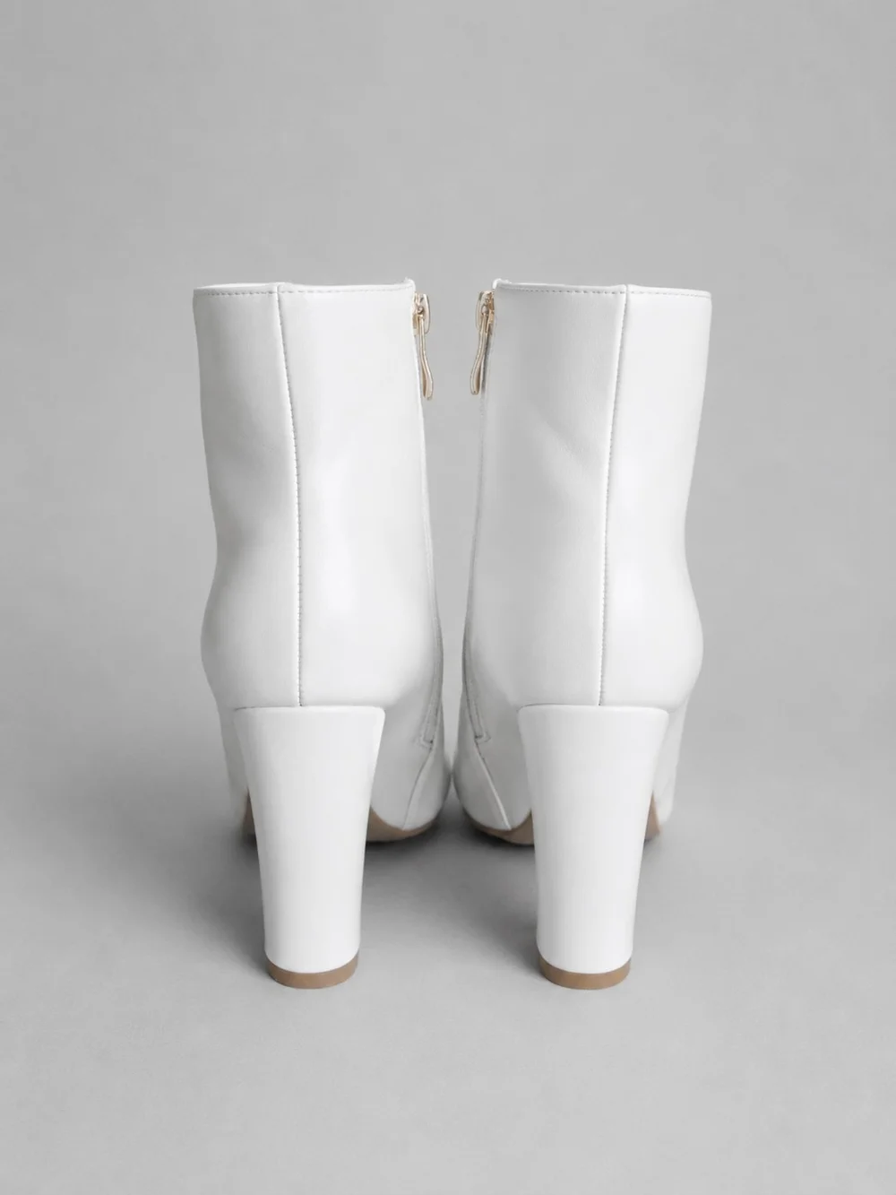 IDIFU White Heeled Zippered  Ankle Boots Size 7 NWOT